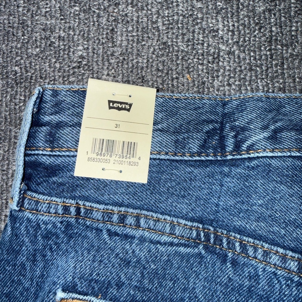 NWT Levi’s Denim Mid Thigh Shorts - Picture 4 of 5